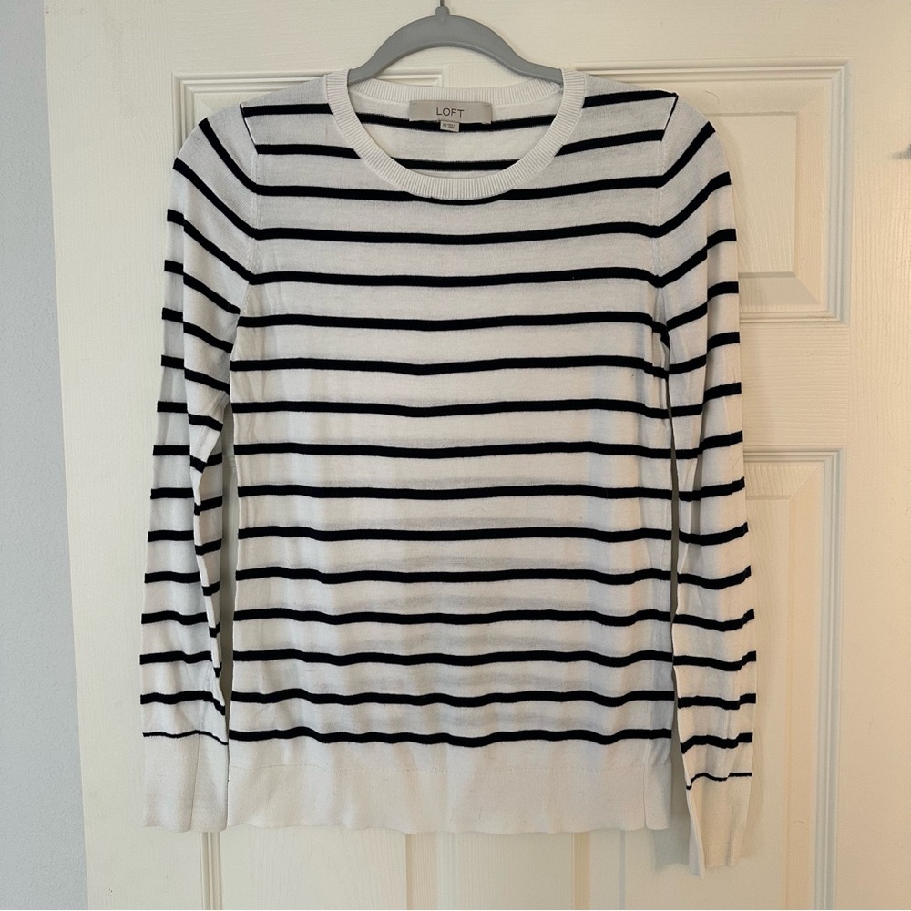 LOFT Women's Black and White Striped Sweater